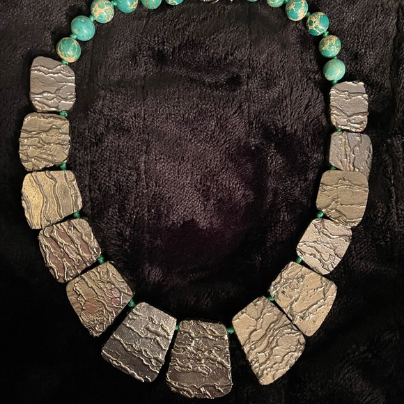 Necklace.    BL/Jewelry01 - Picture 3 of 3